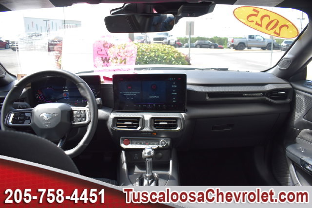 Used 2025 Ford Mustang Coupe RWD image 3