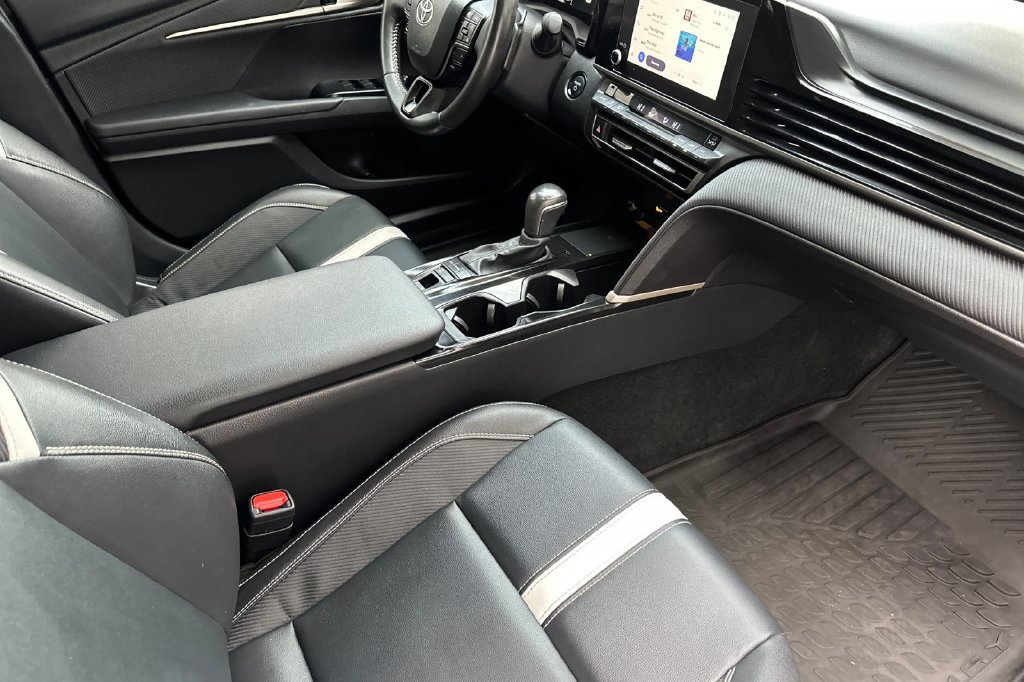 Used 2025 Toyota Camry SE w/ Convenience Package FWD image 20