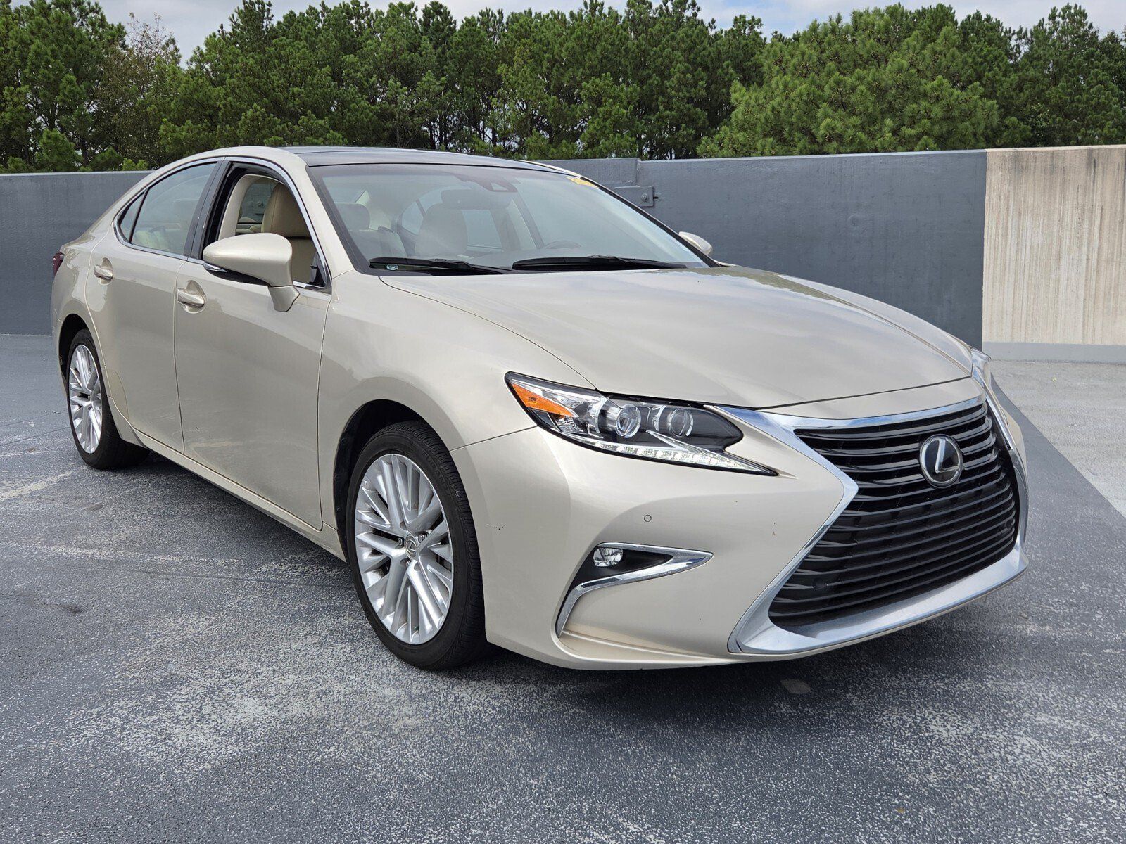 Used 2016 Lexus ES 350 w/ Luxury Package w/Wood Trim FWD image 7