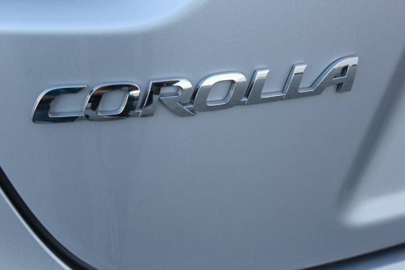 Used 2025 Toyota Corolla LE FWD image 21