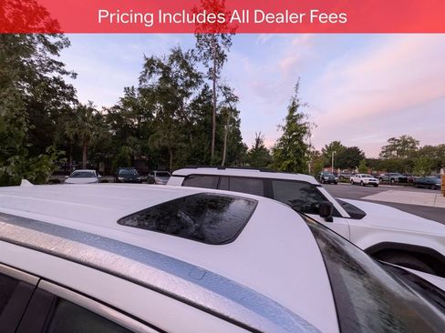 Used 2017 Toyota Highlander XLE AWD/4WD image 11