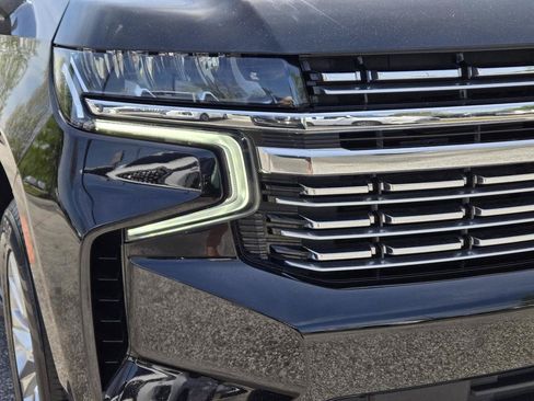Used 2021 Chevrolet Suburban Premier AWD/4WD image 3