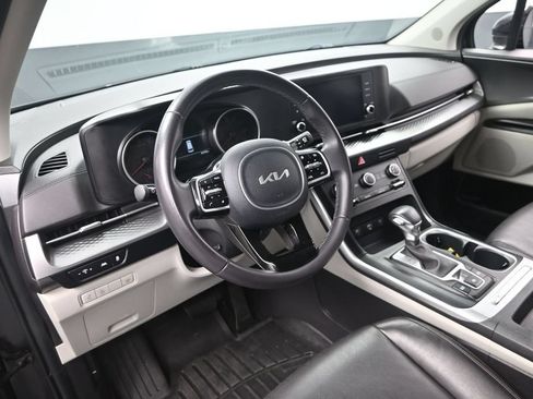 Certified 2024 Kia Carnival LX FWD image 12