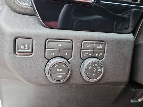 New 2026 Chevrolet Silverado 2500 LT w/ Z71 Chrome Sport Edition AWD/4WD image 24