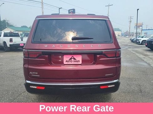 Used 2023 Jeep Wagoneer Series III w/ Premium Group I AWD/4WD image 27