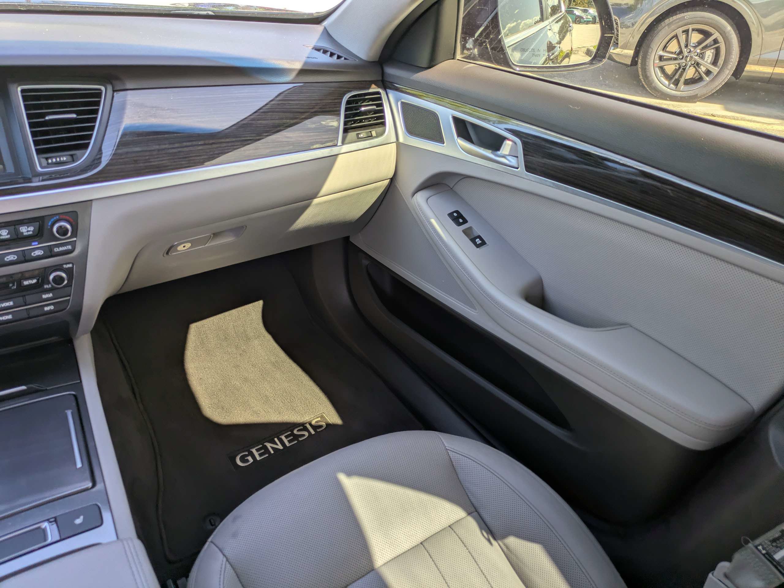 Used 2018 Genesis G80 3.8 RWD image 15