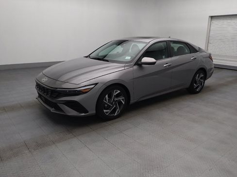 Used 2025 Hyundai Elantra SEL FWD image 2