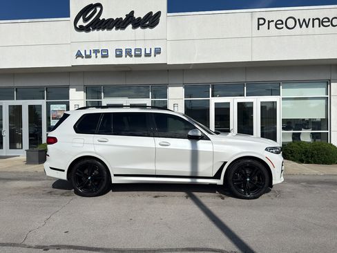 Used 2022 BMW X7 xDrive40i w/ M Sport Package AWD/4WD image 2
