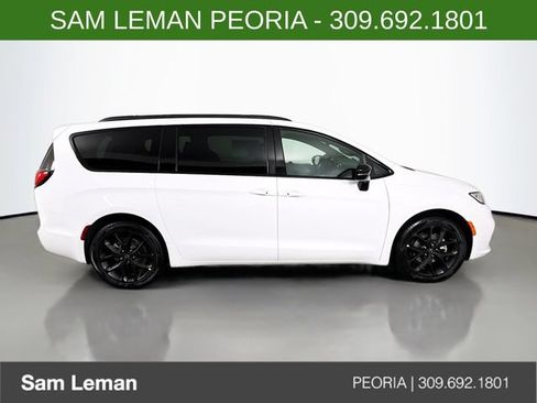 New 2026 Chrysler Pacifica Select w/ S Appearance Package FWD image 8