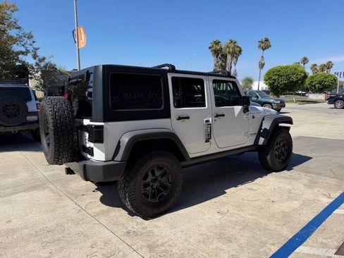 Used 2018 Jeep Wrangler Unlimited Sport AWD/4WD image 11