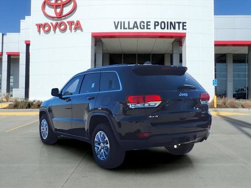 Used 2021 Jeep Grand Cherokee Laredo image 3