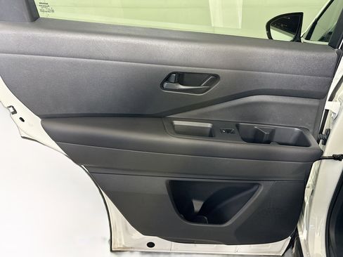 Used 2025 Nissan Pathfinder SV image 25