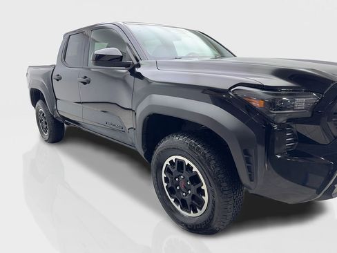 Used 2025 Toyota Tacoma TRD Off-Road AWD/4WD image 12