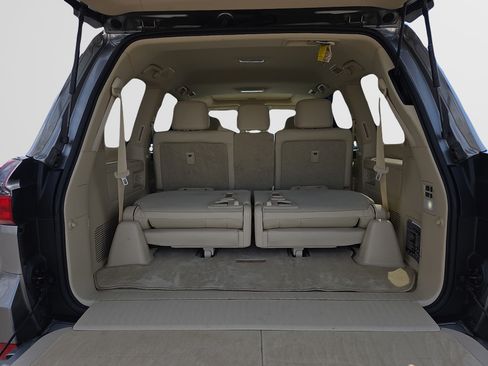 Used 2019 Lexus LX 570 4WD w/ Luxury Package image 10
