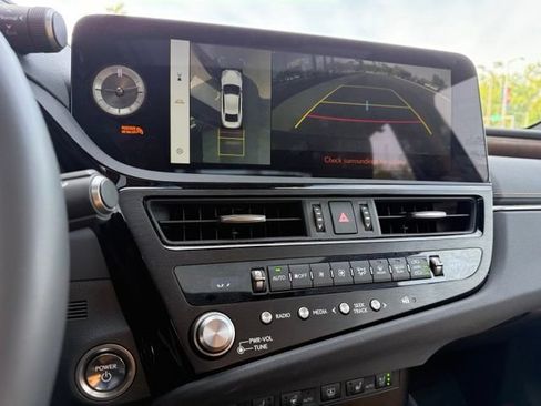 Used 2025 Lexus ES 300h Ultra Luxury w/ Accessory Package (Z2) FWD image 19