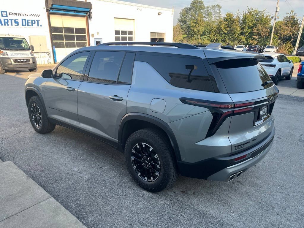 Used 2025 Chevrolet Traverse Z71 w/ Enhanced Driving Package AWD/4WD image 4