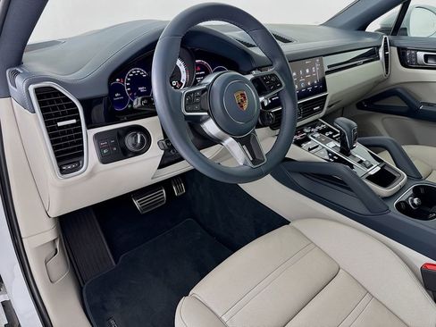 Certified 2023 Porsche Cayenne S AWD/4WD image 4
