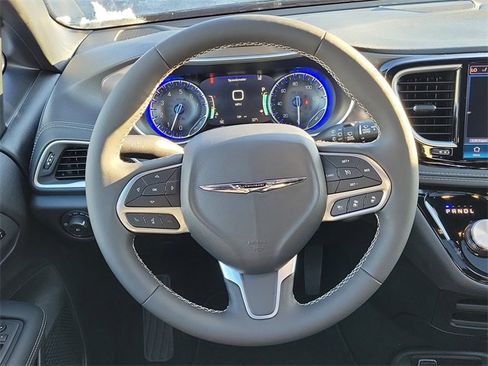New 2026 Chrysler Pacifica Select image 25