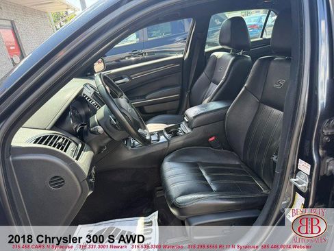 Used 2018 Chrysler 300 S AWD/4WD image 10