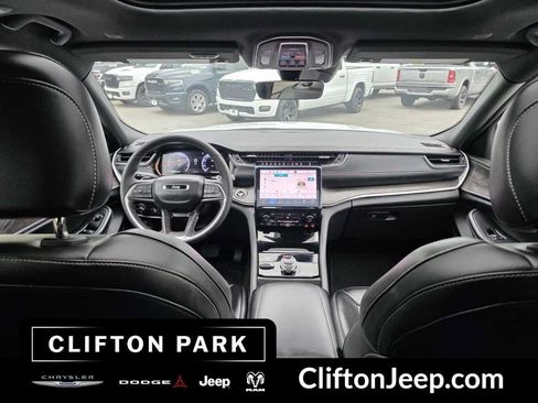 Certified 2025 Jeep Grand Cherokee Limited AWD/4WD image 25