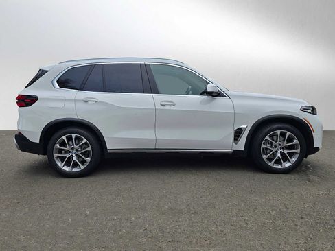 Used 2024 BMW X5 xDrive40i w/ Parking Assistance Package image 2