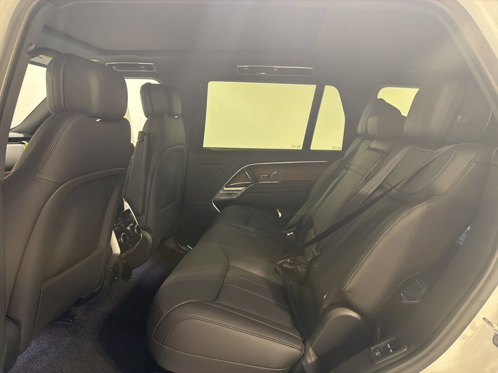 New 2026 Land Rover Range Rover Long Wheelbase SE AWD/4WD image 22