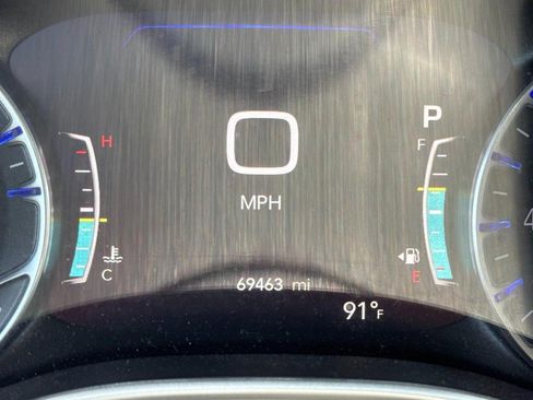 Used 2023 Chrysler Pacifica Touring-L FWD image 18