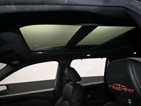 Used 2023 Honda Pilot TrailSport image 11