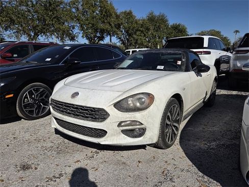 Used 2020 FIAT 124 Spider Urbana Edition image 3