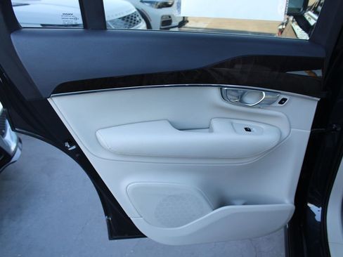 Used 2017 Volvo XC90 T6 Momentum w/ Vision Package image 26