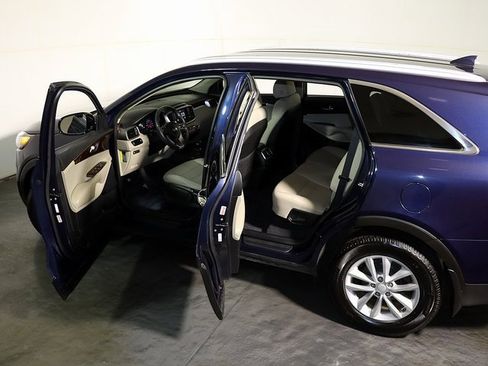 Used 2018 Kia Sorento LX image 5