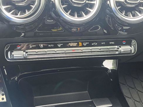 Used 2023 Mercedes-Benz CLA 250 4MATIC image 27