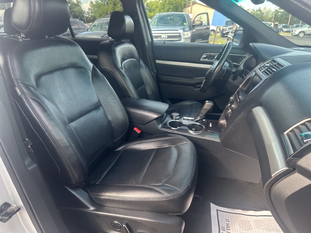 Used 2016 Ford Explorer XLT w/ Equipment Group 202A AWD/4WD image 24