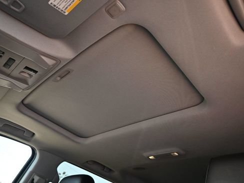 Used 2016 Cadillac Escalade Luxury RWD image 15