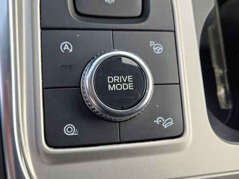 Used 2023 Ford Explorer Platinum w/ Technology Package image 34