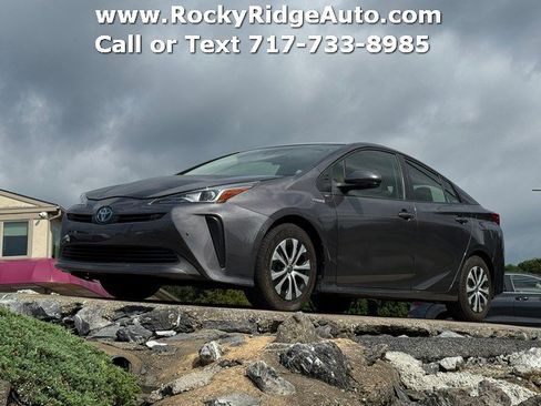 Used 2022 Toyota Prius LE FWD image 2