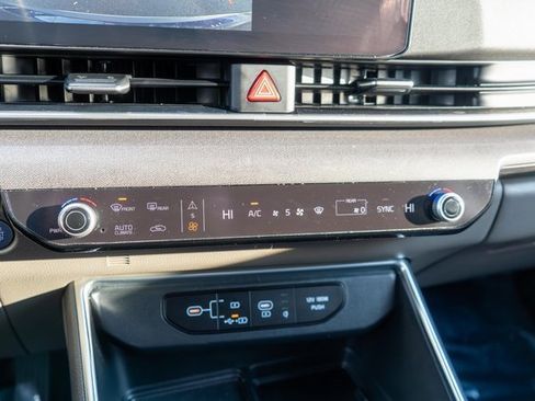 Used 2025 Kia Carnival EX image 38