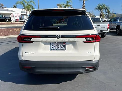 Certified 2024 Toyota Grand Highlander XLE image 4