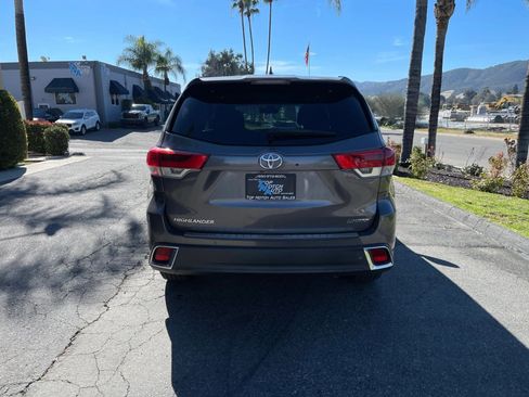 Used 2017 Toyota Highlander Limited Platinum image 6