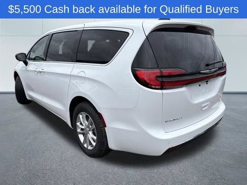 New 2026 Chrysler Pacifica Select AWD/4WD image 2