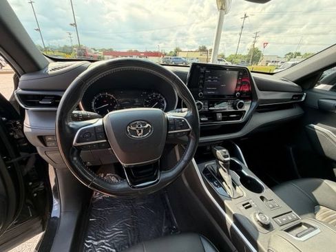 Used 2021 Toyota Highlander XSE AWD/4WD image 14