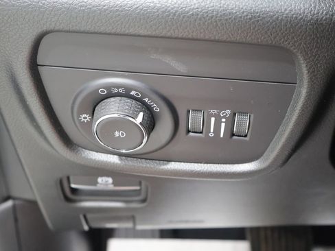 Used 2023 Jeep Grand Cherokee L Limited w/ Luxury Tech Group II AWD/4WD image 33