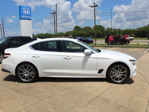 Used 2025 Genesis G70 2.5T RWD image 4