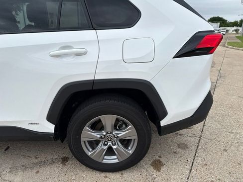 Used 2023 Toyota RAV4 XLE AWD/4WD image 3