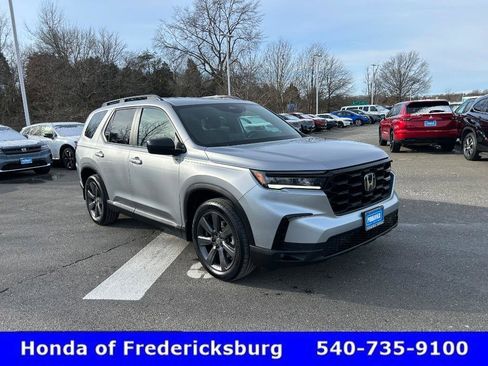 Certified 2024 Honda Pilot Sport image 8