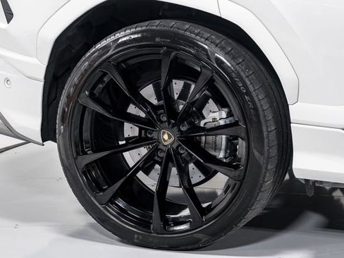 Used 2022 Lamborghini Urus image 54