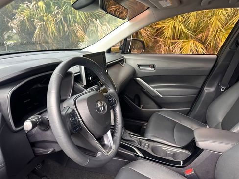 Used 2022 Toyota Corolla Cross XLE image 15