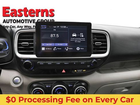 Used 2024 Hyundai Venue SEL FWD image 11