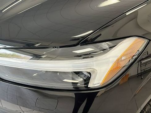 Certified 2025 Volvo XC60 B5 Plus image 7