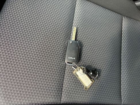 Used 2025 Kia Soul LX w/ LX Technology Package image 17